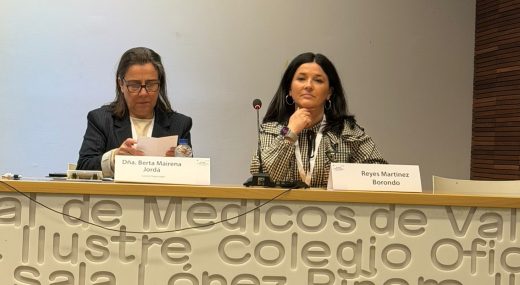 Reyes Martínez, coordinadora de Psicología Clínica de Red Cenit, durante su ponencia en el XXVIII Congreso de Trastornos del Neurodesarrollo celebrado en Valencia, presentando una investigación sobre diagnóstico tardío de TEA y TDAH en adultos.